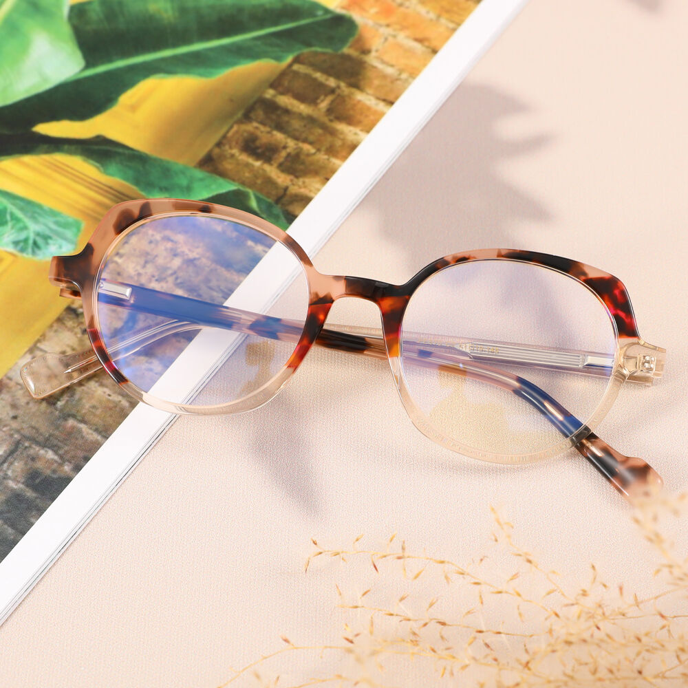 Wiley Cat Eye Champagne Glasses