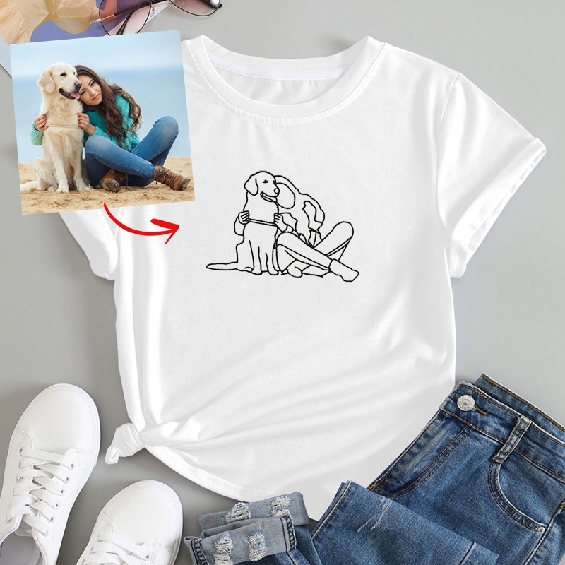 Camiseta personalizada bordada con dibujo lineal de mascota y personas para mujer