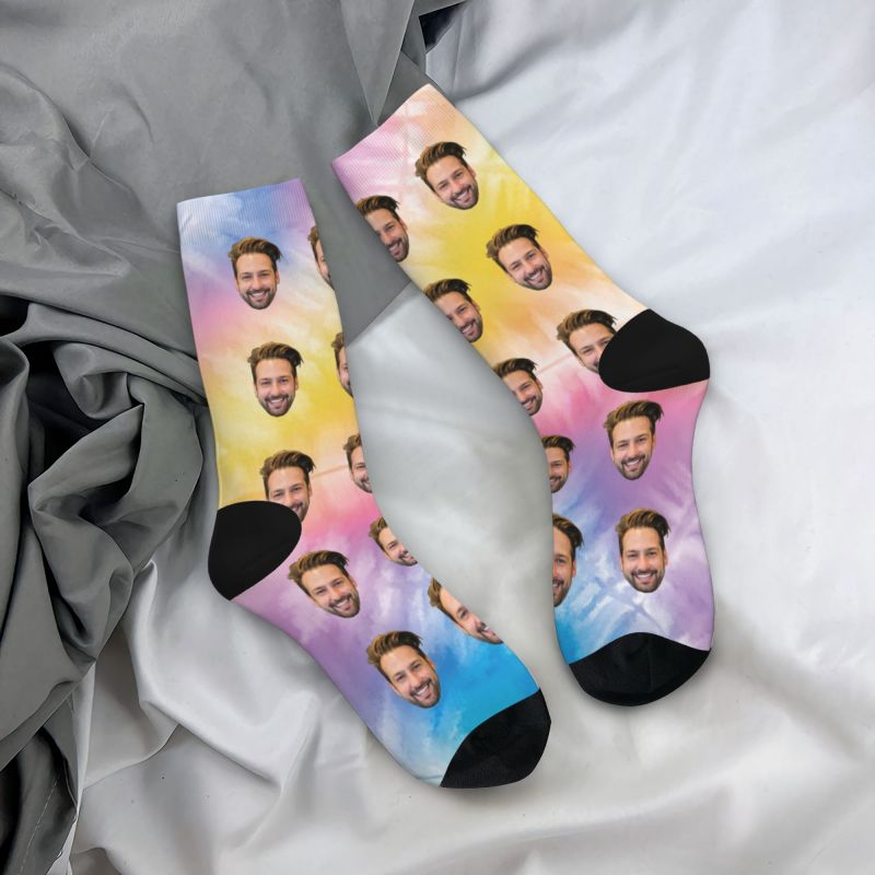 Calcetines de foto personalizados con teñido anudado de colores vibrantes para amigos