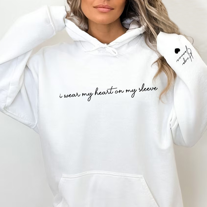 Gepersonaliseerde Hoodie "I Wear My Heart On My Sleeve" voor Moederdag