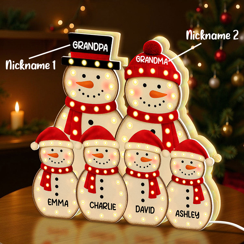Personlig nattlampa med namn och snögubbefamiljemotiv en utsökt julklapp